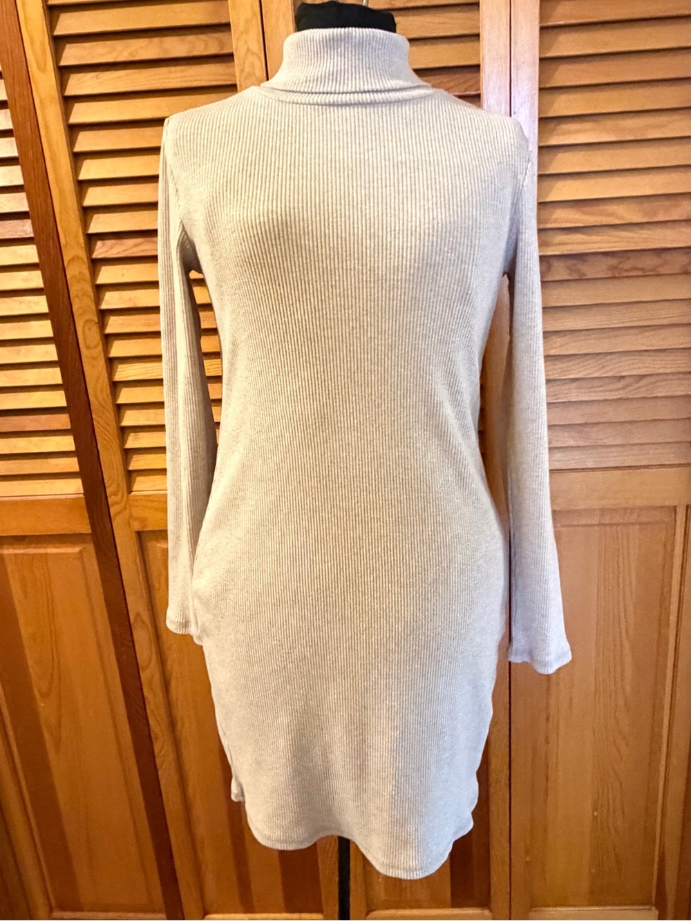 Old Navy Sweater Dress Beige Rib Knit Women’s Medium Turtleneck Bodycon Cozy